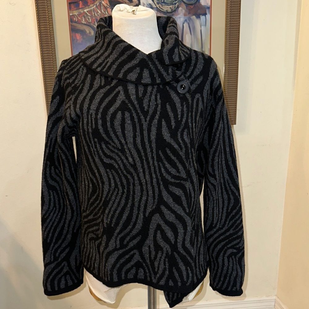A-IDA Stylish Black/Gray Wool Women's Sweater Size Medium